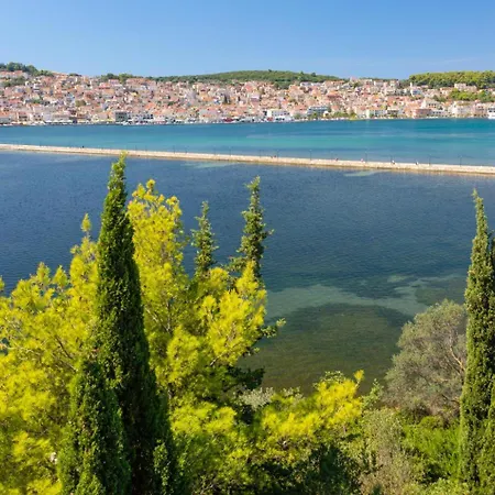 Villa Semeli *